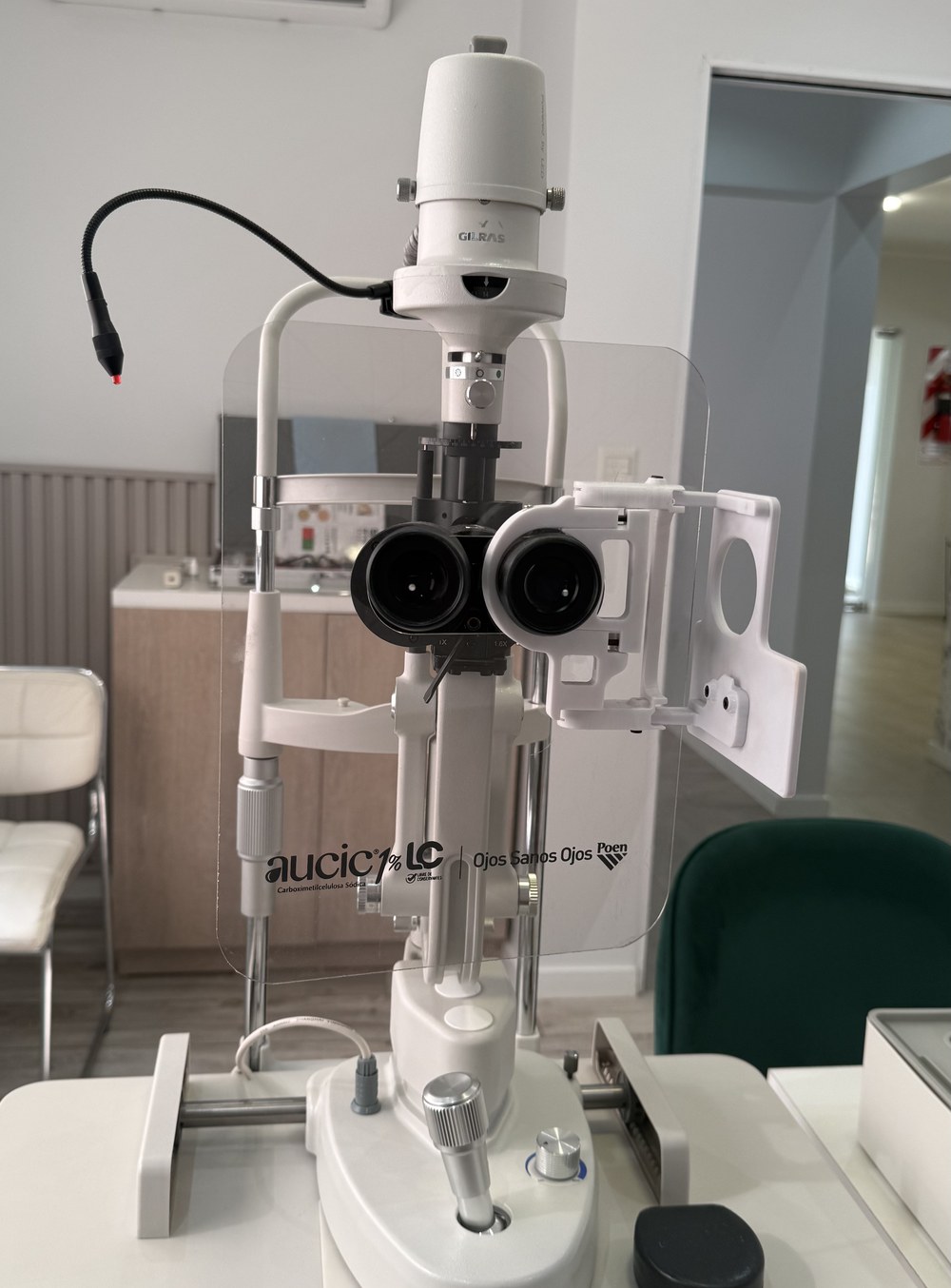 Lámpara de hendidura Gilras en el consultorio del Centro de la Visión